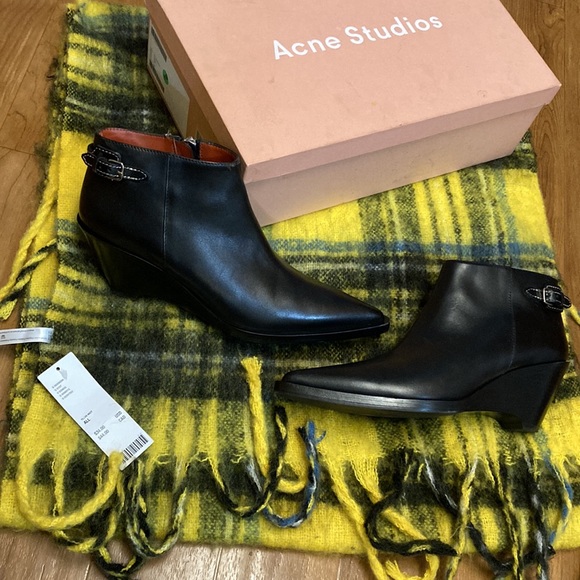 Acne Studios Carrie Wedge Bootie Black size 40 & Free Blanket Scarf w purchase - Picture 1 of 9